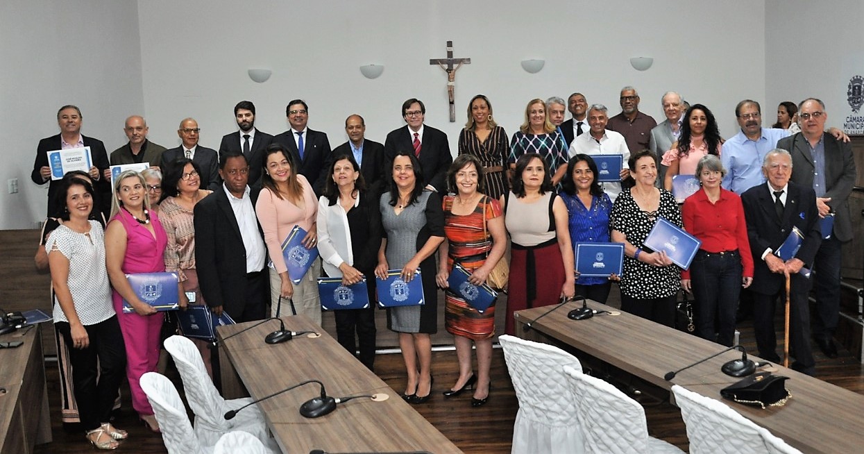 70 anos do Colégio Estadual José Ludovico de Almeida é celebrado em sessão solene