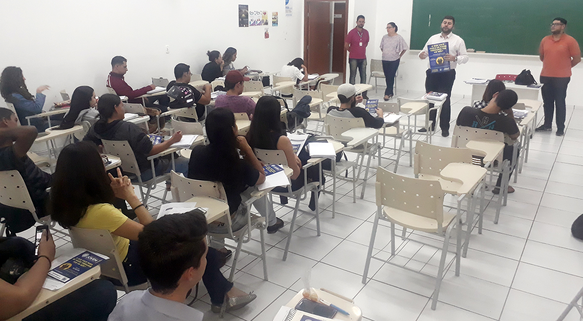 Acadêmicos da FAMA e Fibra são estimulados a participar do programa Parlamento Jovem