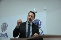 Alex Martins apresenta indicação que visa economia de água em novas construções municipais