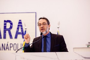 Alex Martins ressalta importância da restrição do uso de celulares nas salas de aula em situação que não esteja vinculada ao ensino pedagógico