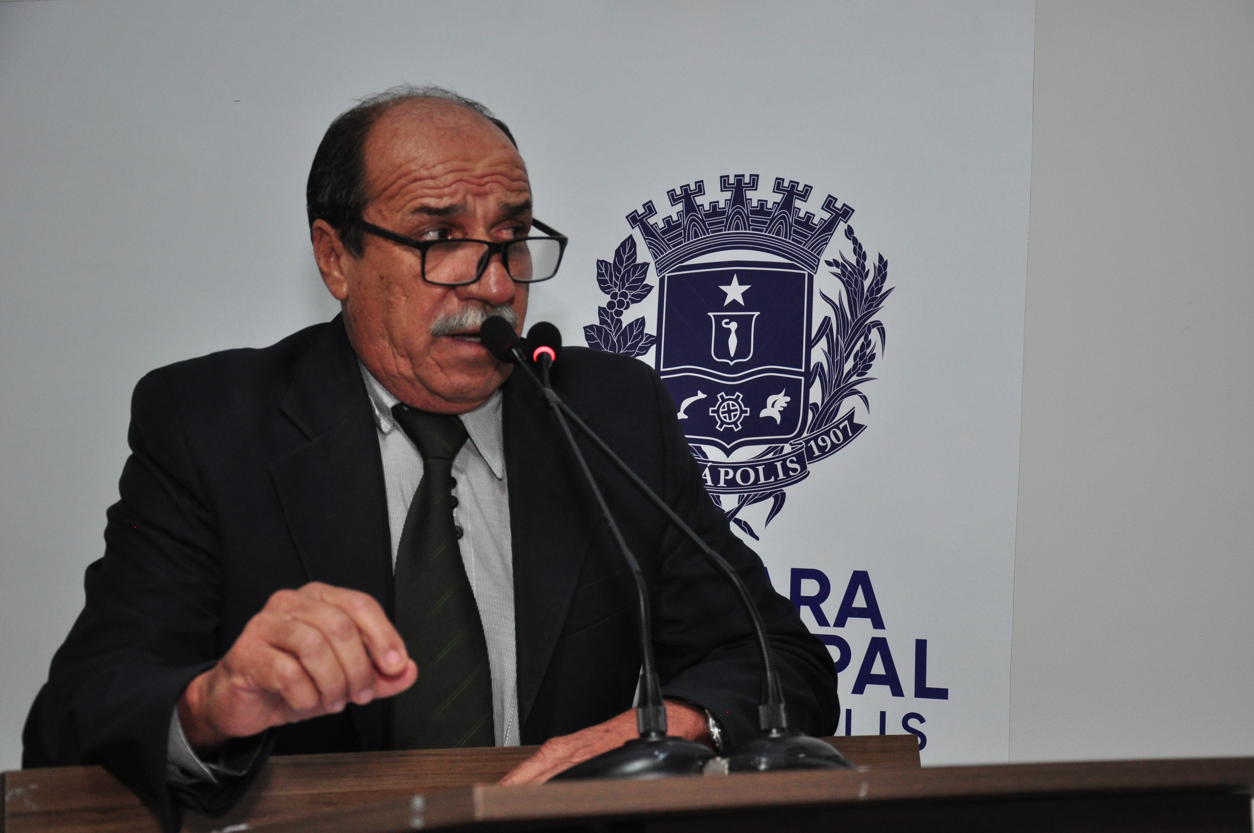 Landim frisa que governantes falam em investimentos, mas falta de água persiste