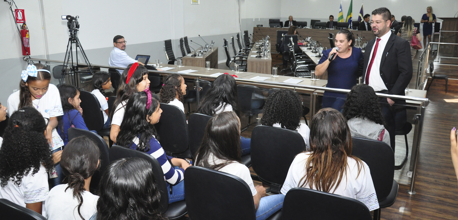 Alunos da Escola Betesda Primavera visitam Câmara Municipal