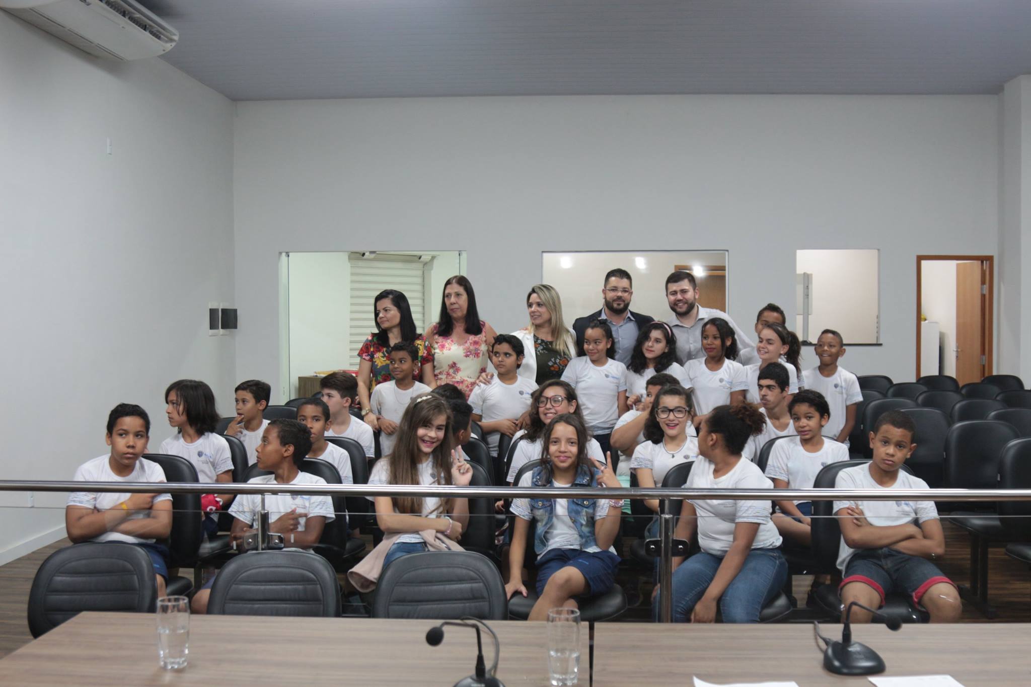 Alunos da Escola Municipal Antônio Constante participam do projeto "Escola do Legislativo"