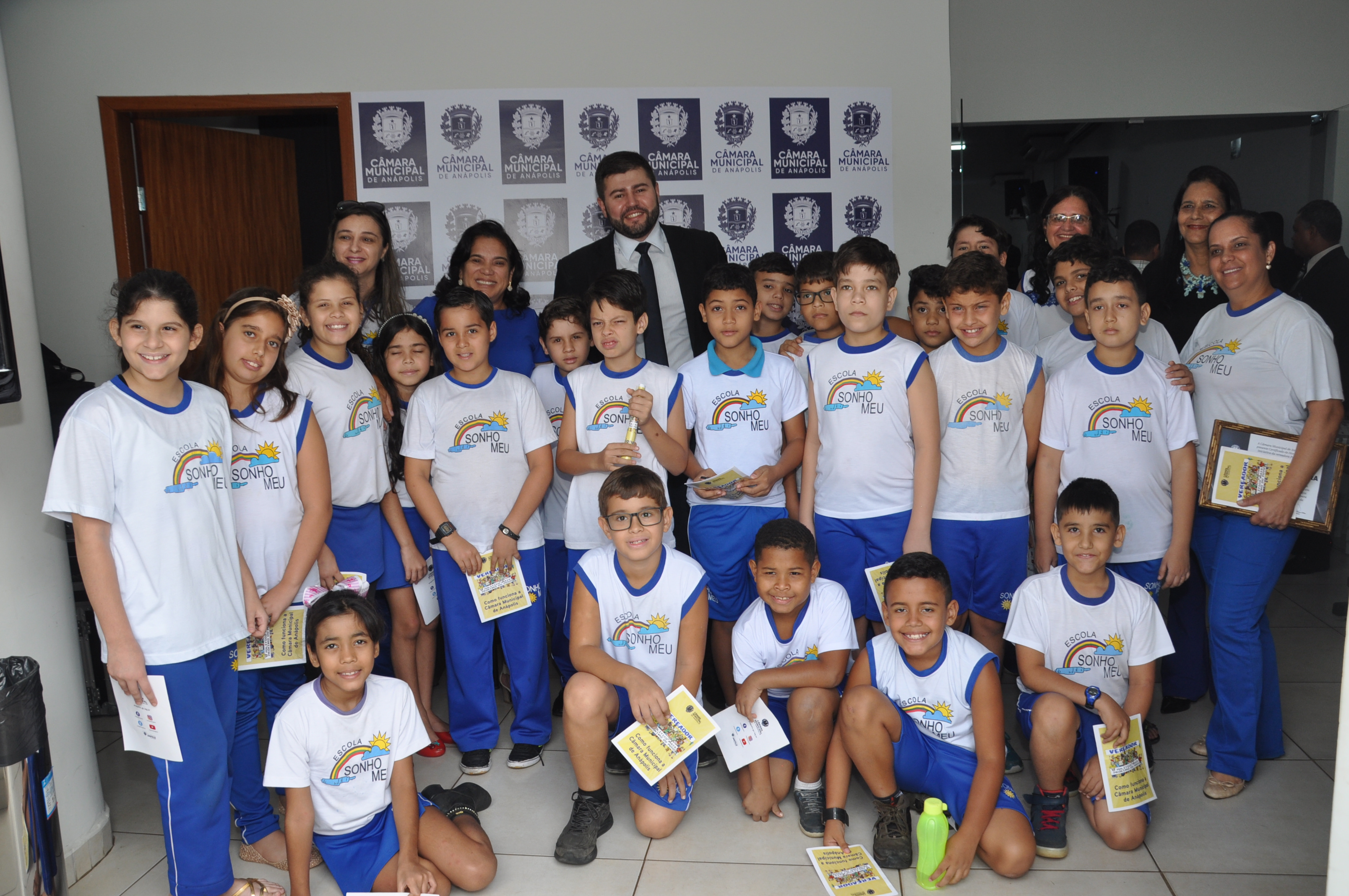 Alunos da Escola Sonho Meu participam do Projeto Escola do Legislativo durante sessão ordinária