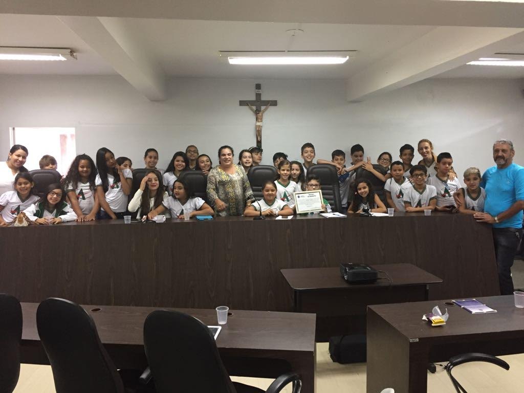 Alunos do 5º ano da Escola Atrium participam da Escola do Legislativo