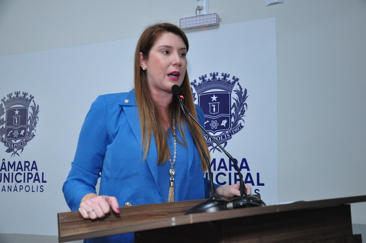 Andreia Rezende comemora inauguração de um posto do programa Mais Empregos no Daia