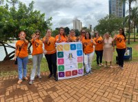 Andreia Rezende e Seliane da SOS participam de caminha pelo fim da violência contra mulheres