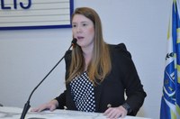Andreia Rezende faz agradecimento pela reeleição do deputado estadual Amilton Filho