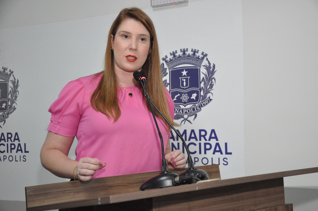 Andreia Rezende faz indicação ao prefeito para que crie creche que atenda mães trabalhadoras 