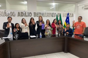 Andreia Rezende fortalece combate à violência contra a mulher ao apresentar seus projetos na Câmara de Vianópolis