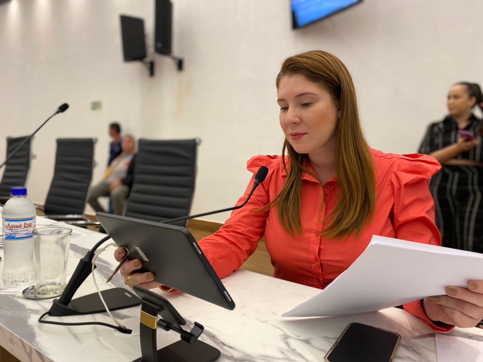 Andreia Rezende homenageia Gracinha Caiado com título de cidadania anapolina aprovado por unanimidade na Câmara Municipal de Anápolis