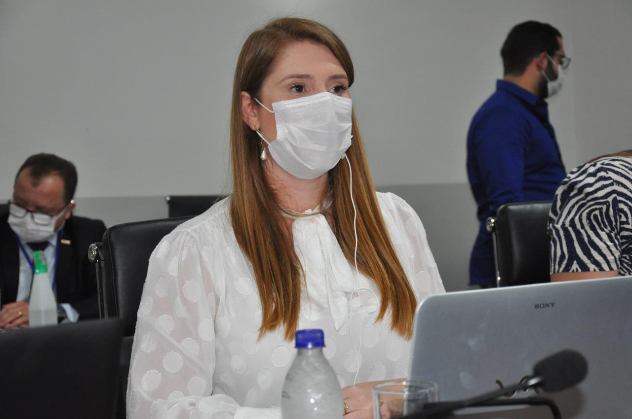 Andreia Rezende indica ao Executivo prioridade de testagem e vacinas para grávidas e lactantes