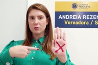 Andreia Rezende propõe lei de socorro com sinal vermelho para mulheres vítimas de violência
