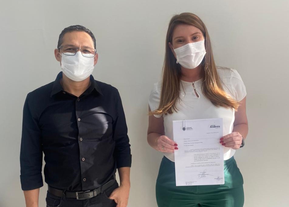 Andreia Rezende protocola indicação solicitando permissão de entrada de crianças em estabelecimentos