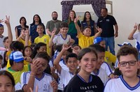 Andreia Rezende realiza palestra sobre direito do consumidor no Colégio Lions Anhanguera