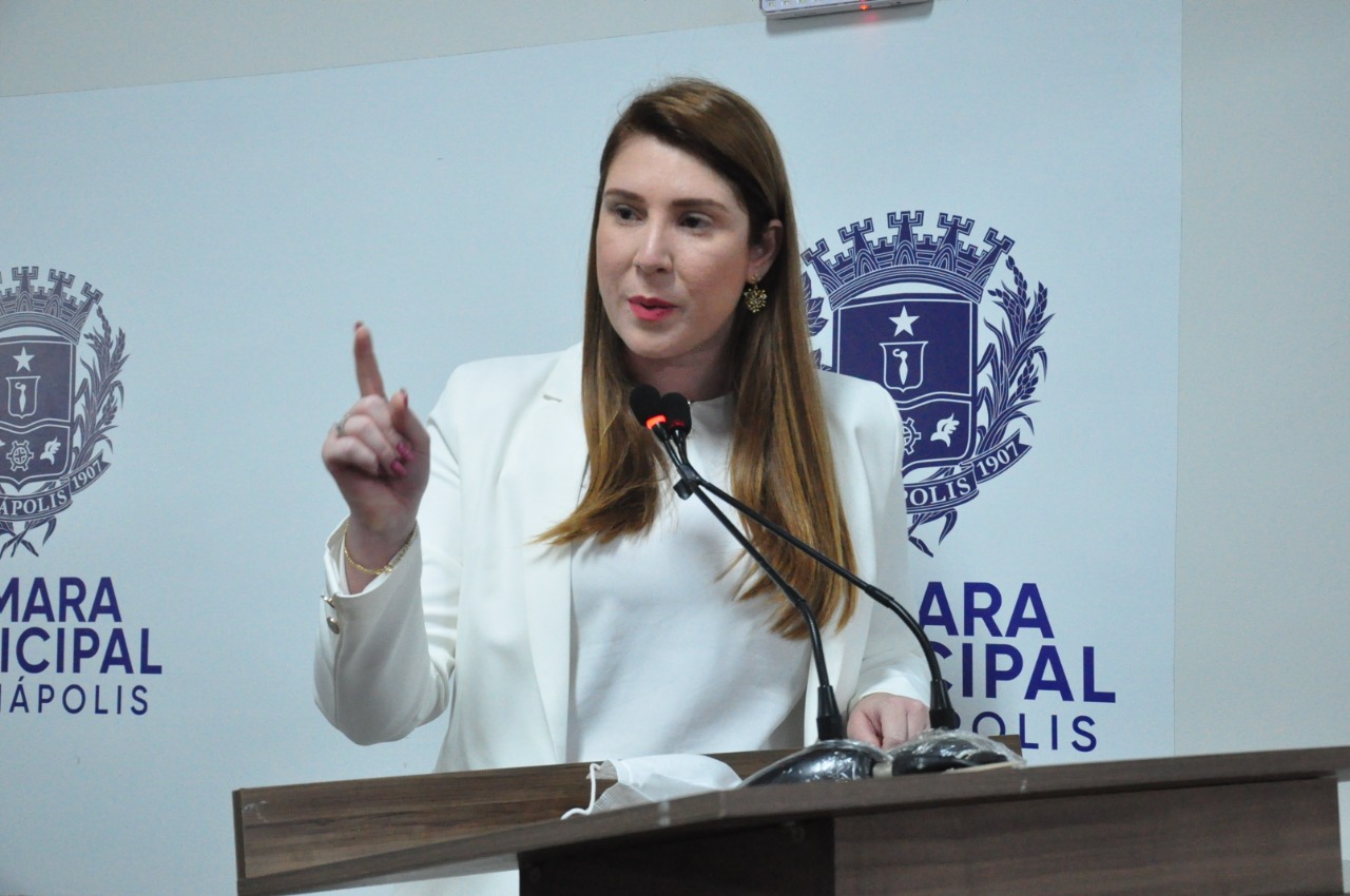 Andreia Rezende registra a passagem do Dia do Parlamento e comemora retorno às sessões presenciais