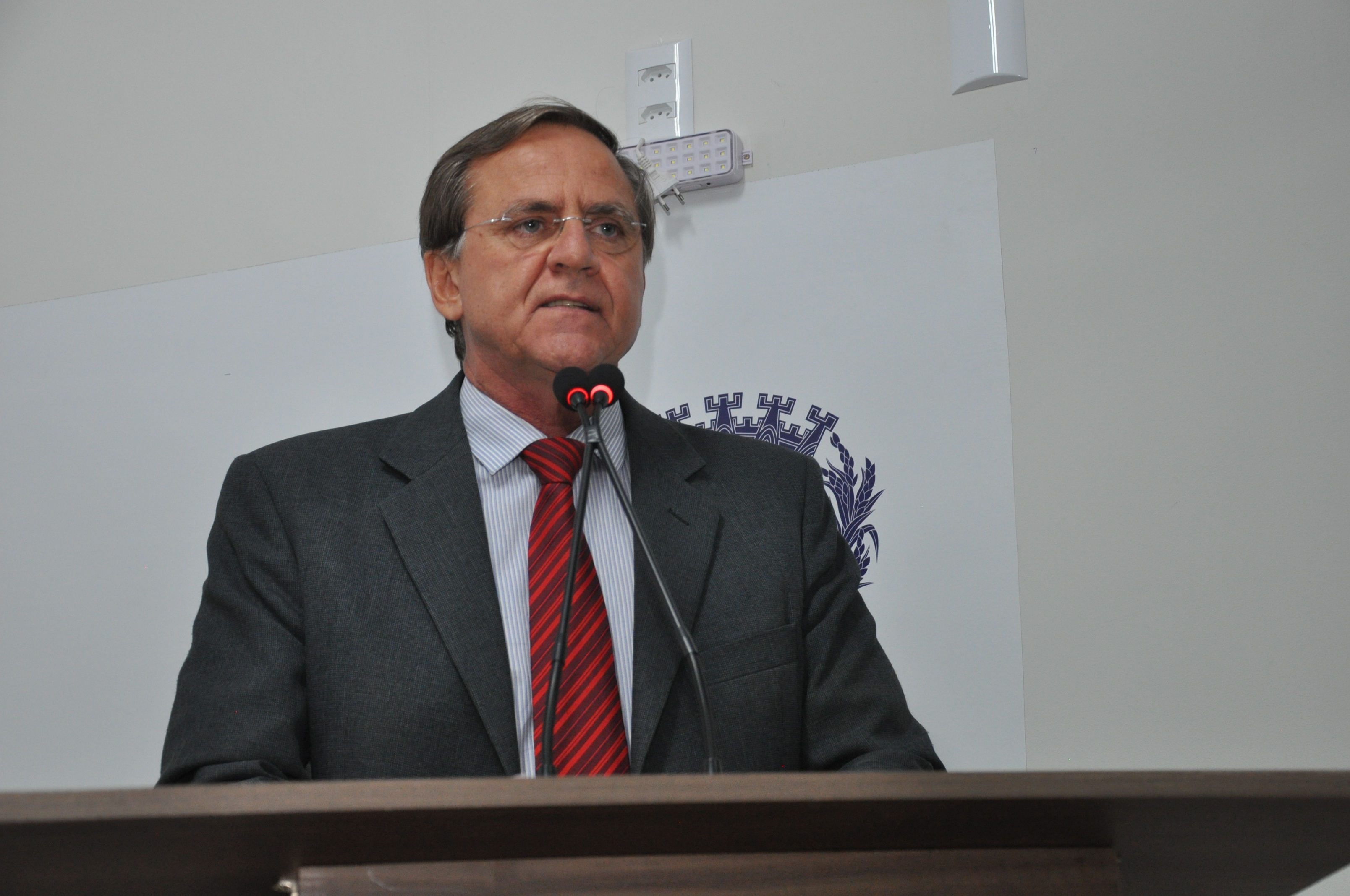 Antônio Gomide critica fechamento da unidade do Cais Mulher no Bairro Maracanã