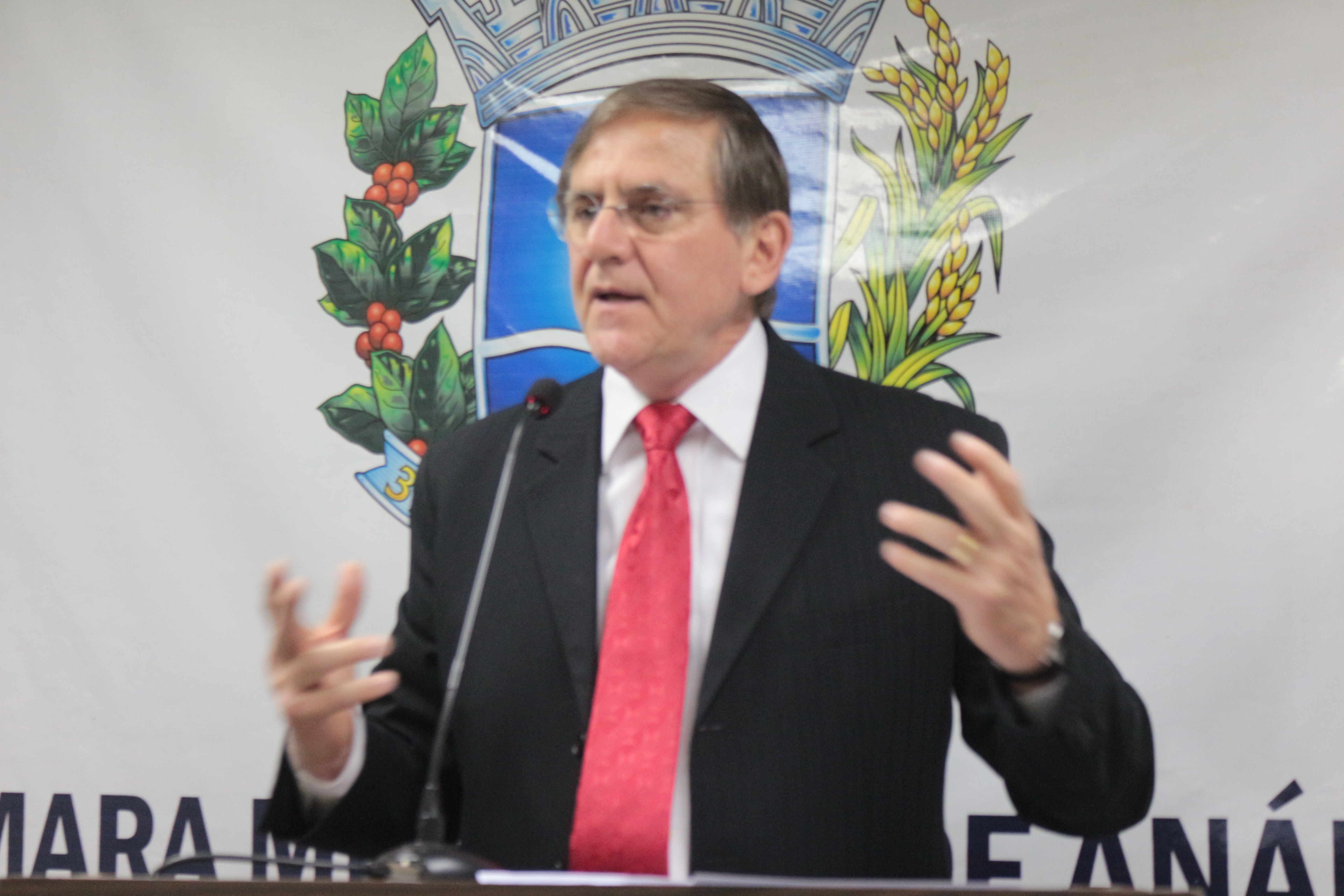 Antônio Gomide questiona investimentos do município em esporte e saúde