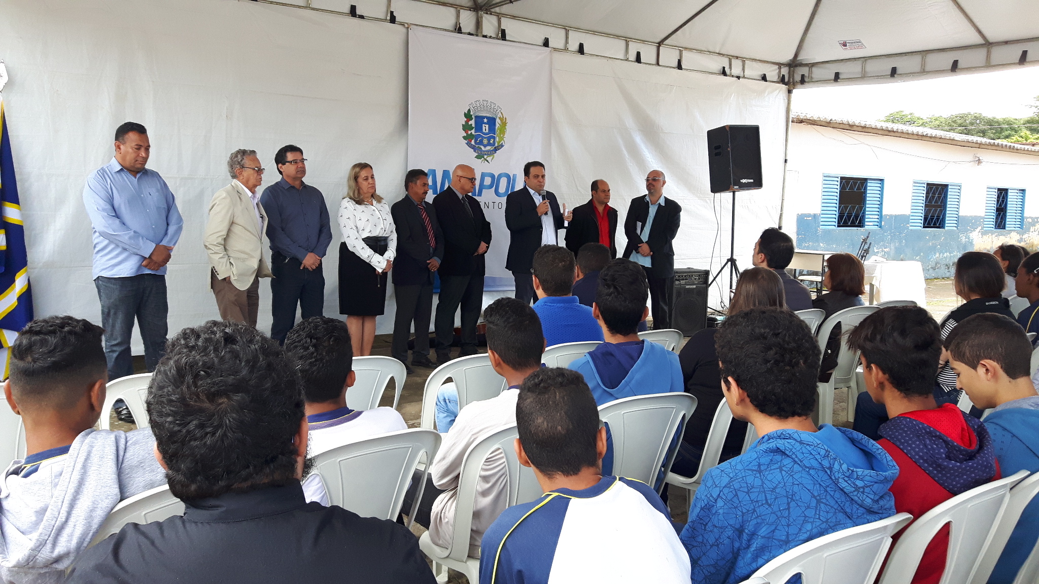 Após anos de espera, moradores do Calixtolândia comemoram construção da Escola Salvador Santos 
