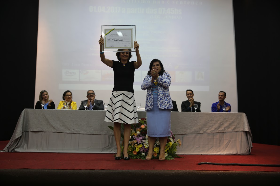 Berenice Piana, ícone na defesa dos  autistas, recebe título de cidadã anapolina