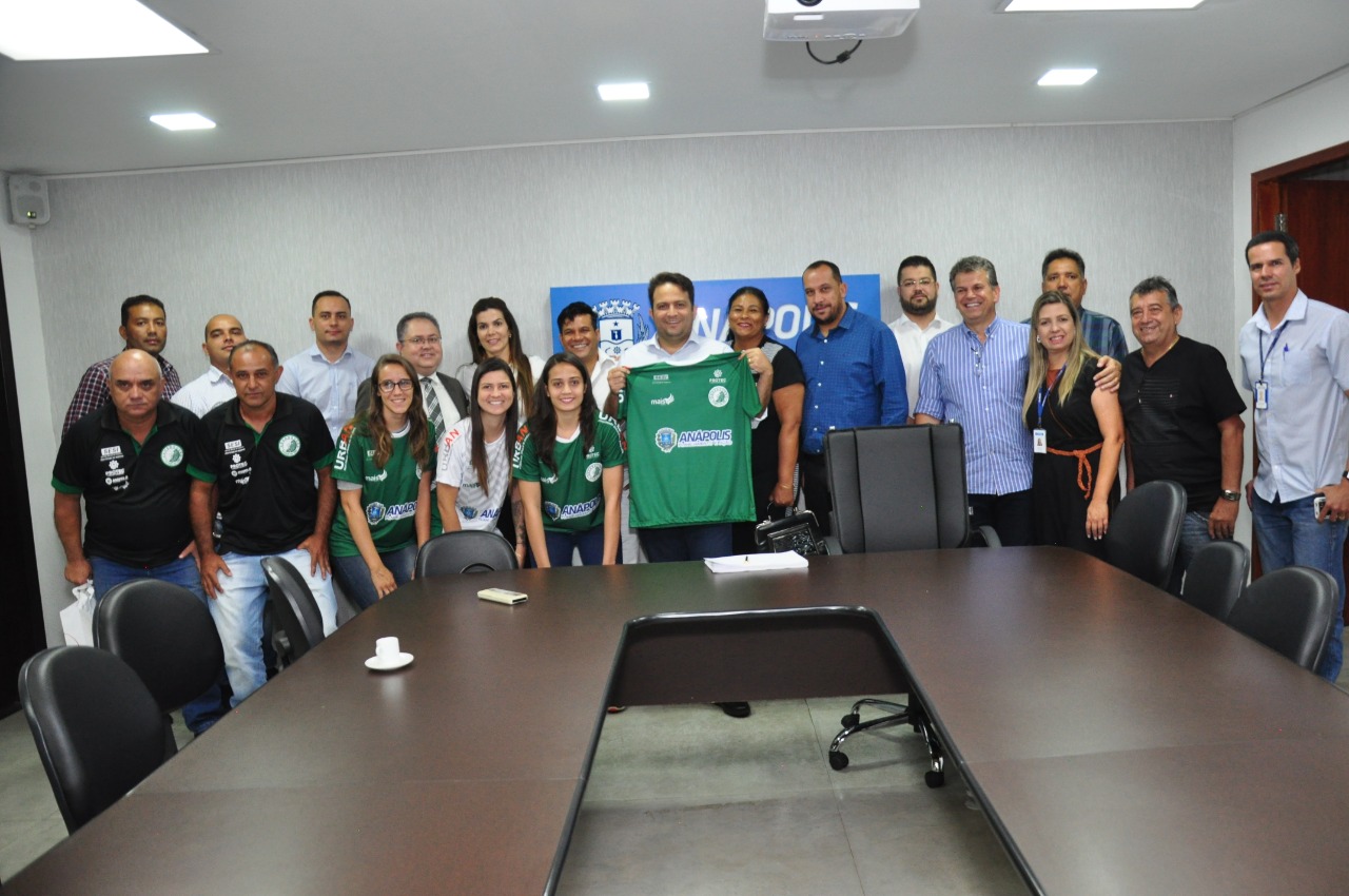 Câmara apresenta representante anapolino no Campeonato Goiano de Futebol Feminino