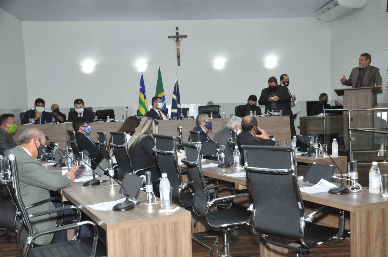 Câmara aprova dois projetos e entrega Moção de Aplauso a policiais militares