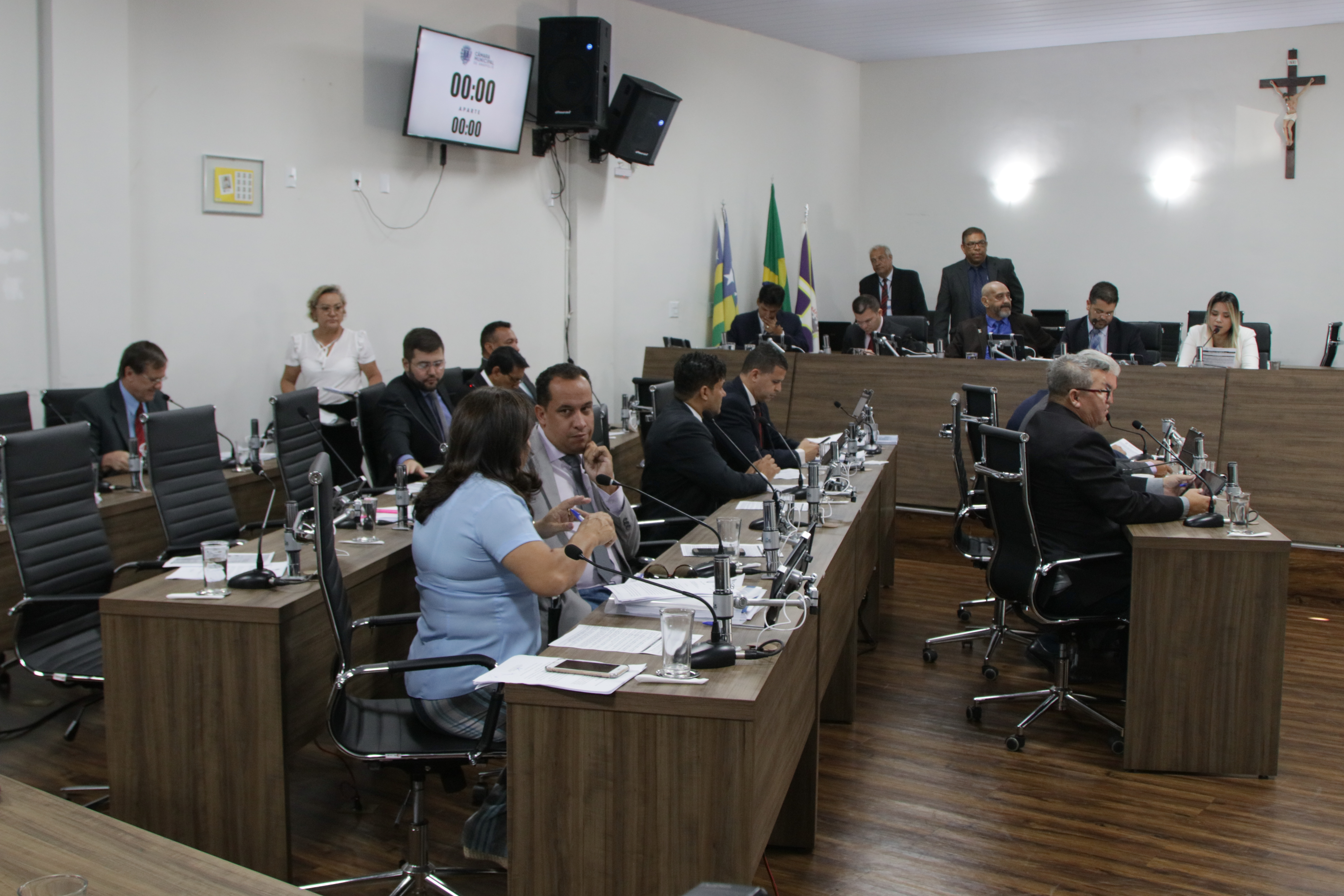 Câmara aprova sete projetos do Executivo em sessão extraordinária