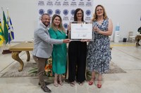 Câmara concede título de cidadania anapolina à professora Telma Regina Borges Verderosi