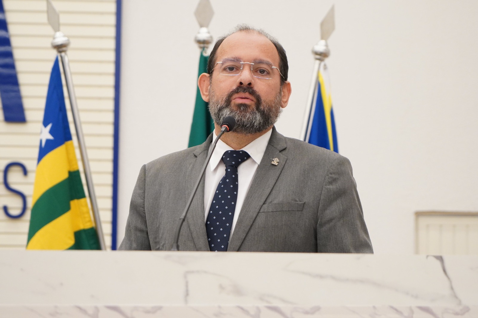 Câmara concede título de cidadania anapolina ao reitor da UEG Antônio Cruvinel