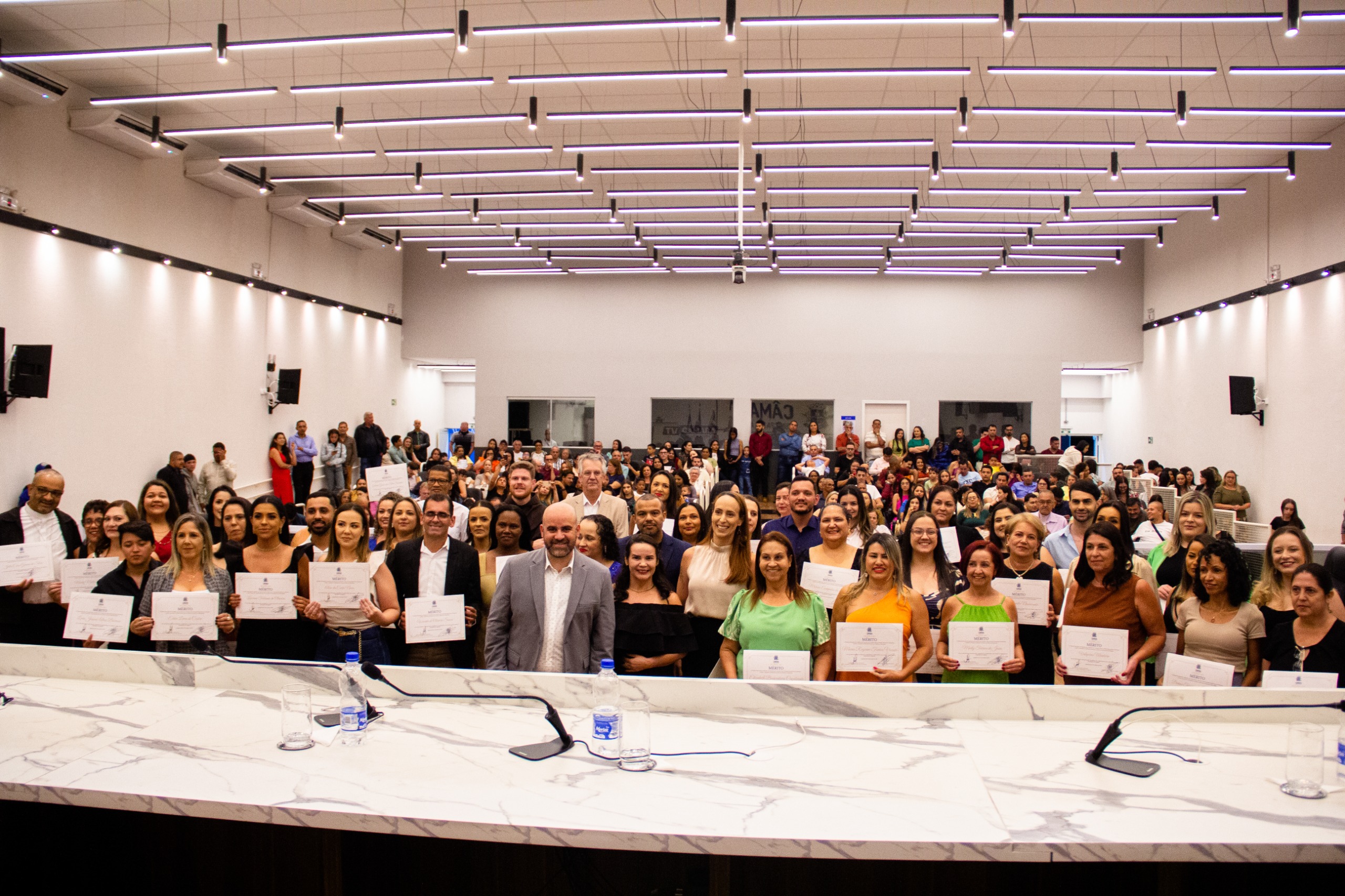 Câmara confere homenagem ao dia dos enfermeiros e técnicos de enfermagem