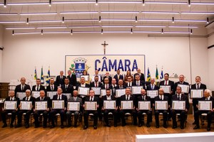 Câmara de Anápolis Homenageia Maçonaria em Solenidade e entrega título de cidadania ao Grão Mestre da Grande Loja de Goiás
