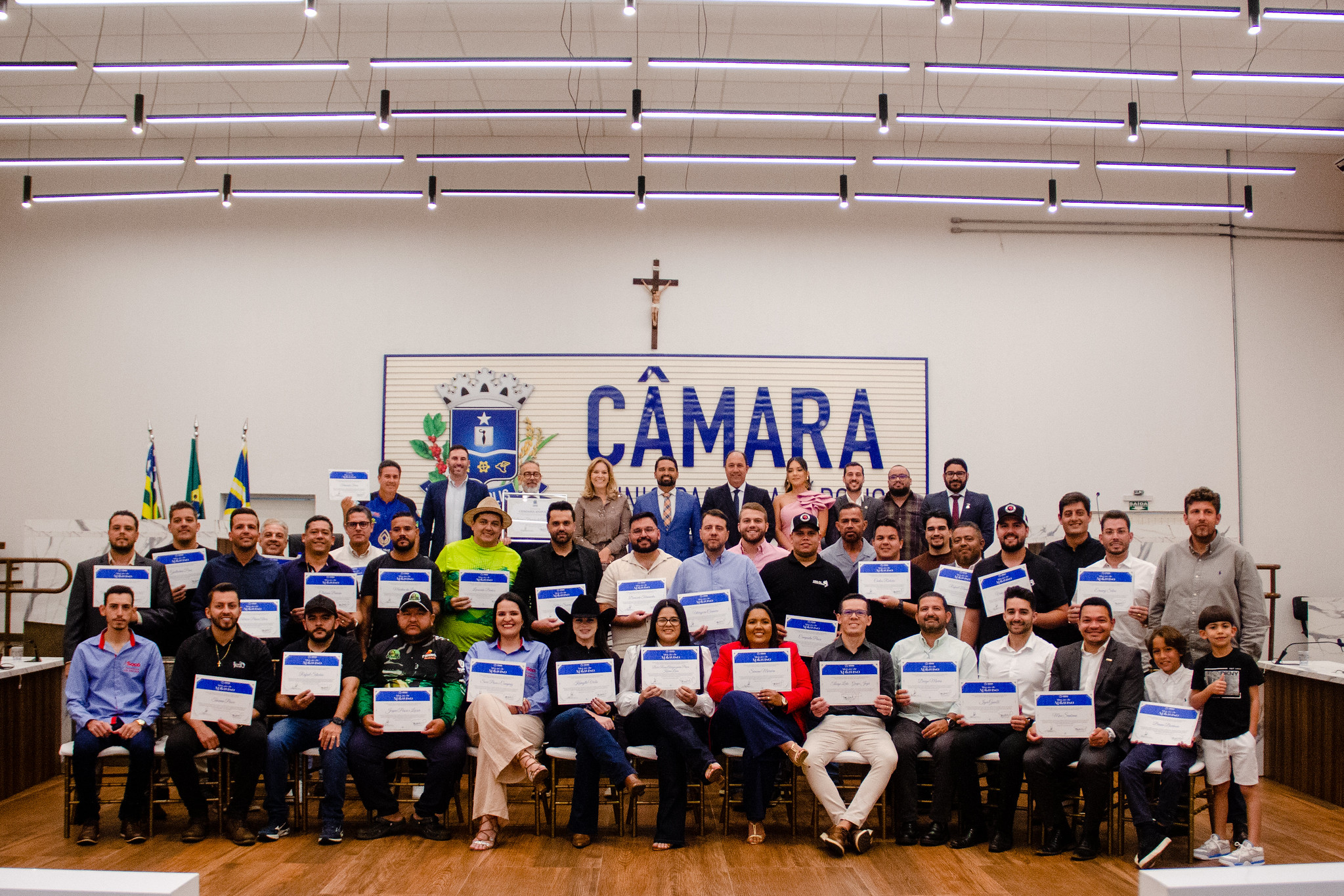 Câmara de Anápolis promove solenidade em homenagem aos "Amigos da Pesca" e concede título de cidadania anapolina ao pastor Guilherme Frances de Avelar Seixas