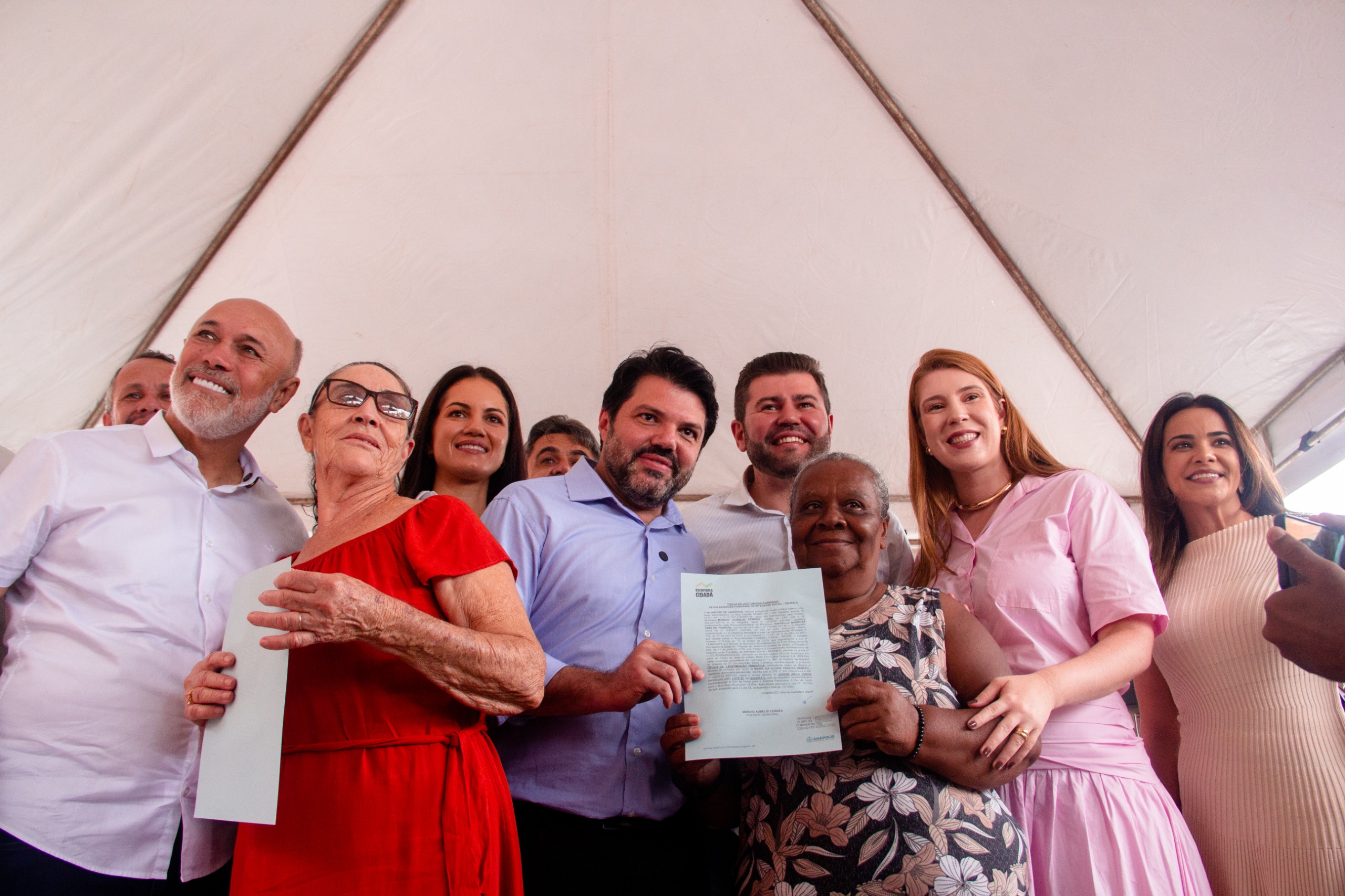 Câmara e Prefeitura entregam escrituras para moradores de quatro bairros da região sul, no programa ‘Escritura Cidadã’