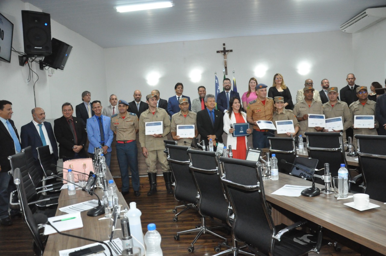 Câmara entrega Moção de Aplauso a bombeiros por resgate de trabalhador desaparecido na zona rural 