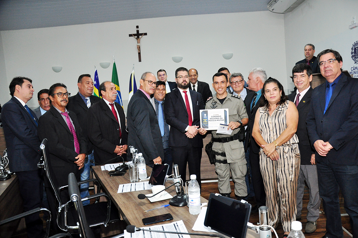 Câmara entrega Moção de Aplauso a policiais militares do Proerd