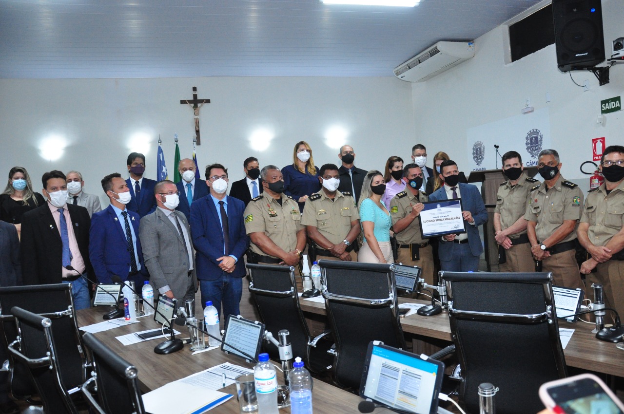 Câmara entrega Moção de Aplauso ao tenente-coronel Luciano Souza Magalhães