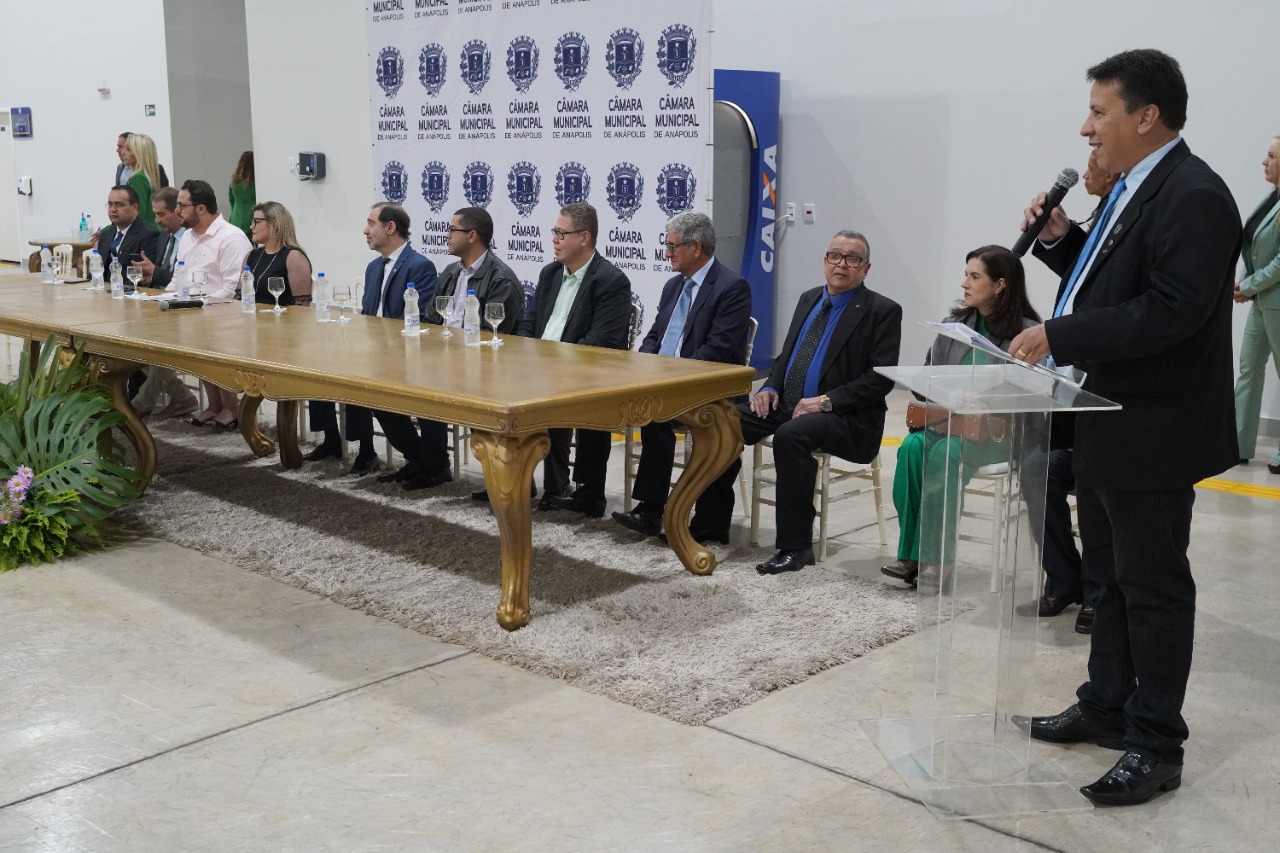 Câmara entrega Moção de Aplauso em homenagem ao Dia do Contabilista 