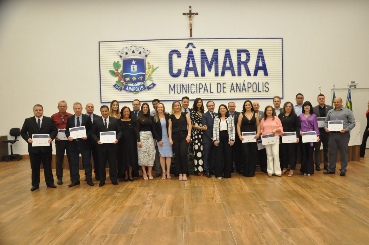 Câmara entrega Moção de Aplauso em homenagem ao Dia do Contador