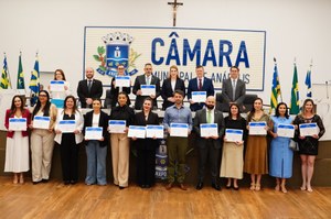 Câmara entrega Moção de Aplauso para integrantes do programa Pai Presente em Anápolis