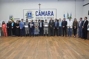 Câmara entrega moções de aplausos a policiais militares por ato de bravura 