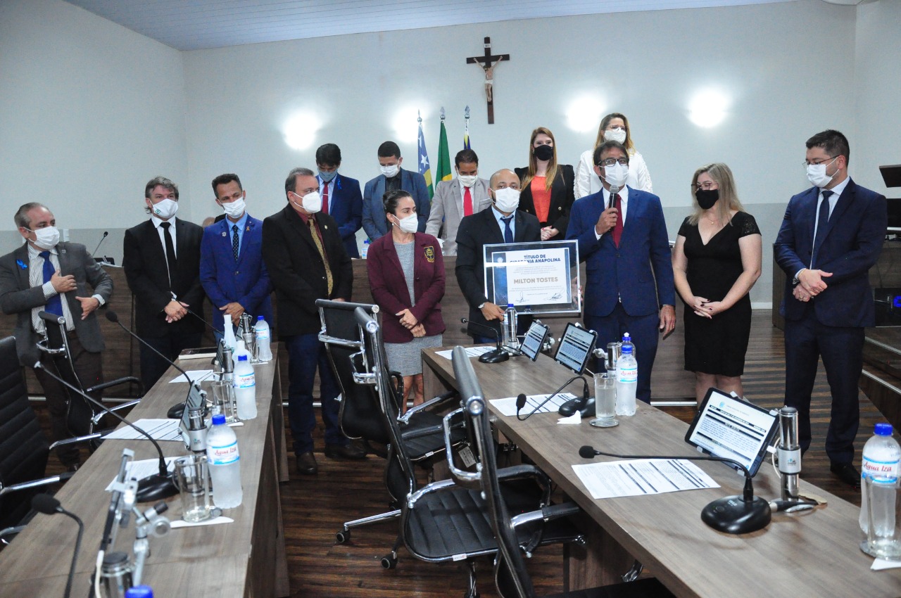 Câmara entrega título de cidadania anapolina a Milton Tostes, gerente do Arroz Brejeiro