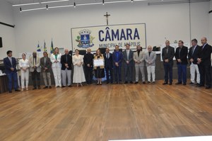 Câmara entrega título de cidadania anapolina à professora Nelma Maria Granja