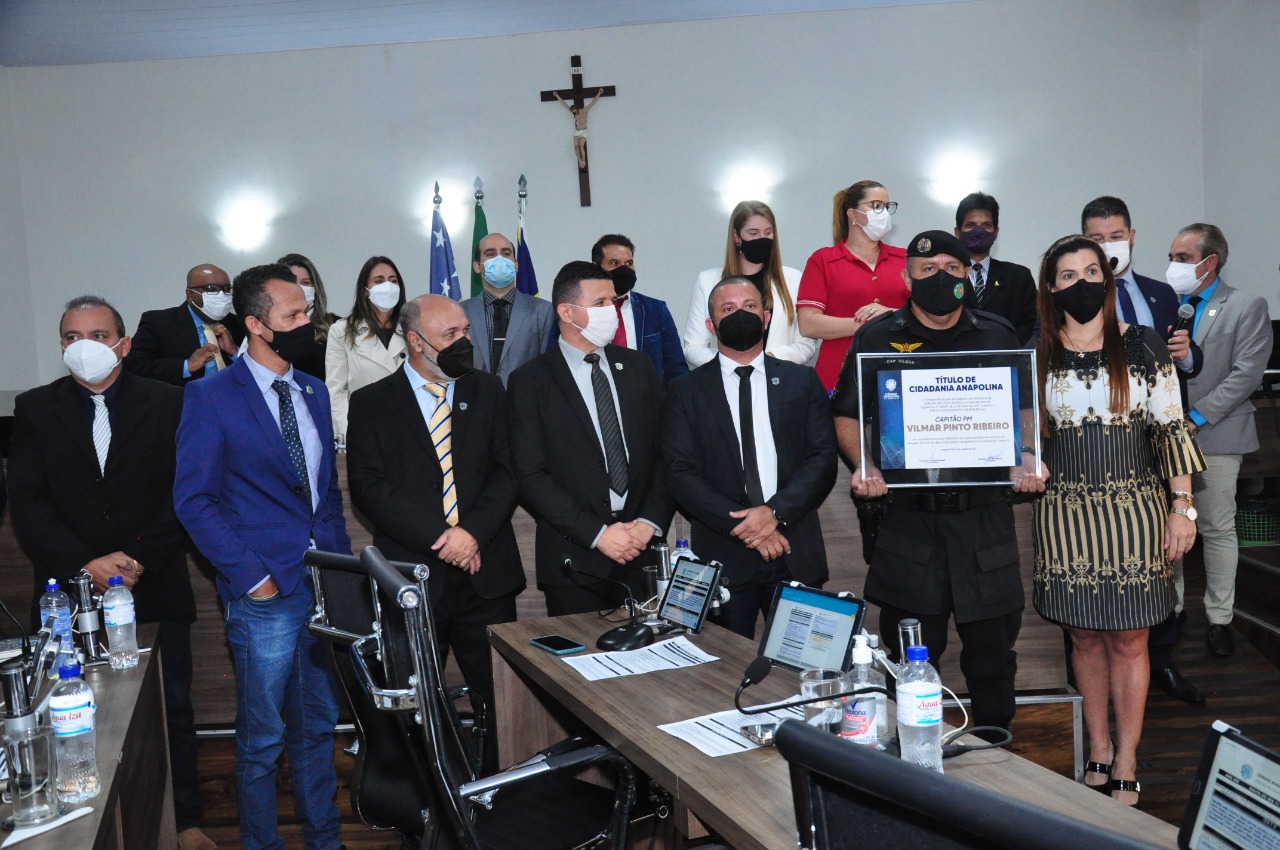 Câmara entrega título de cidadania anapolina ao capitão da PM Vilmar Pinto Ribeiro