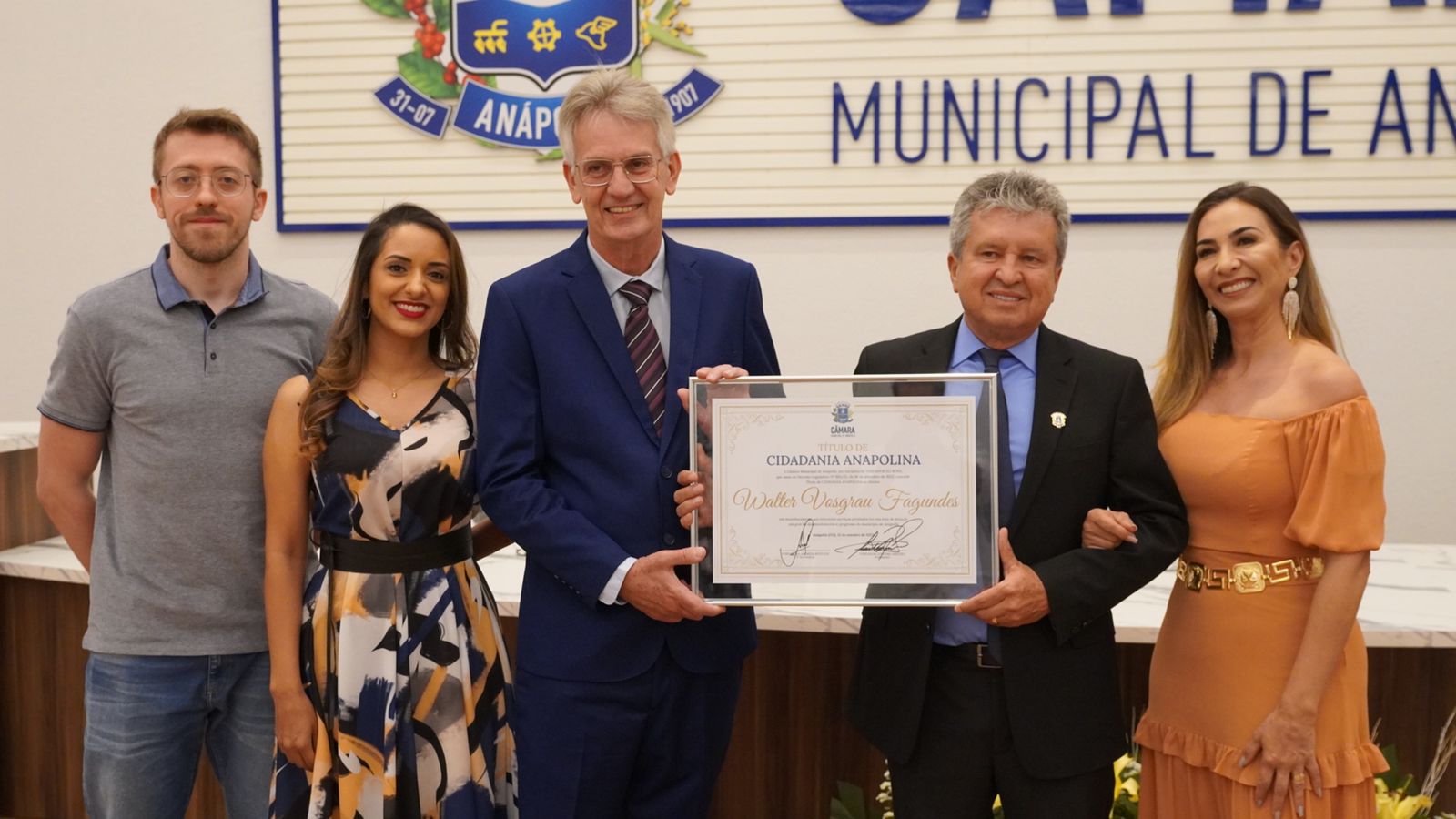 Câmara entrega título de cidadania anapolina ao médico Walter Vosgrau
