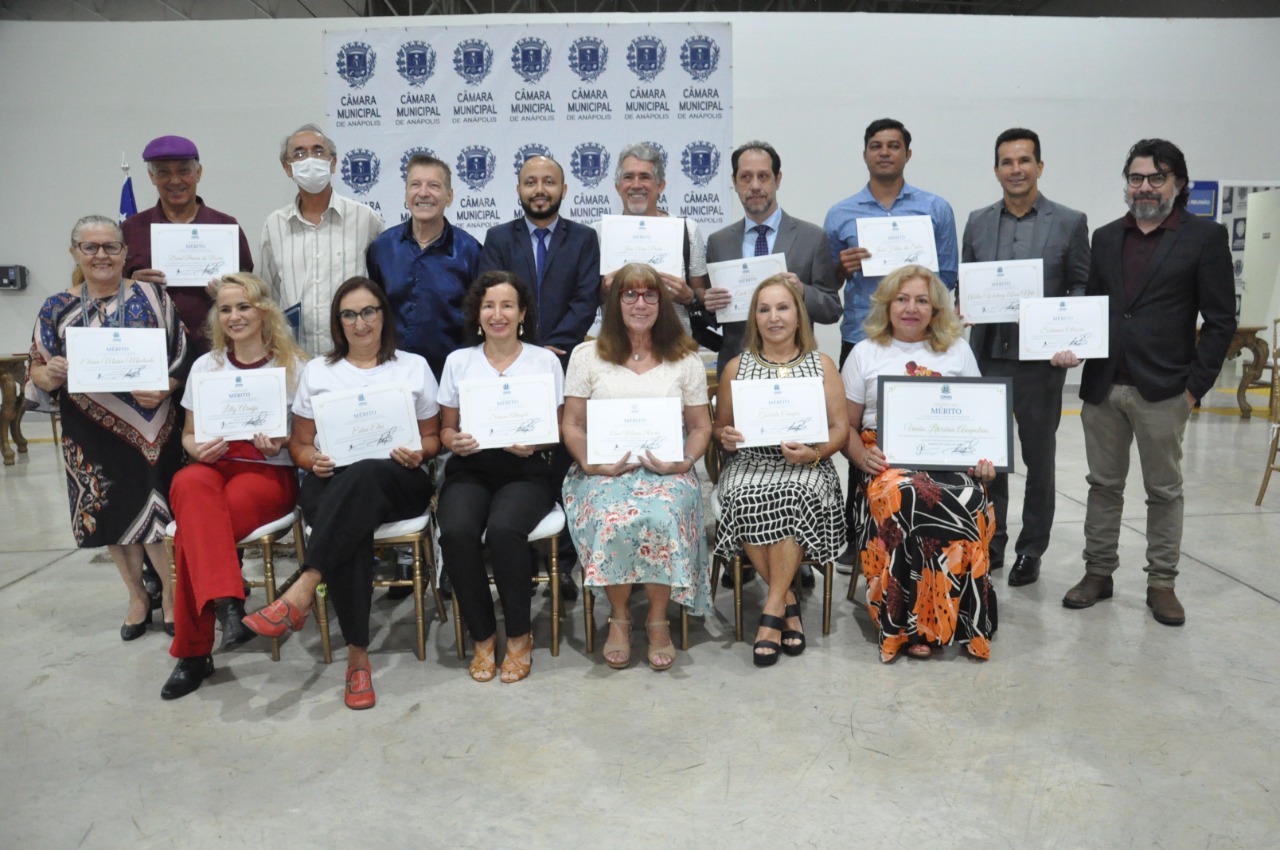 Câmara faz homenagem aos 22 anos da ULA e concede Honra ao Mérito a autores anapolinos