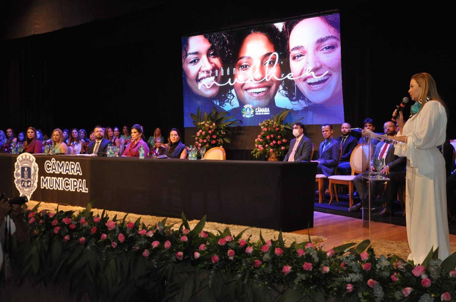 Câmara homenageia mulheres com Medalha Dulce de Faria