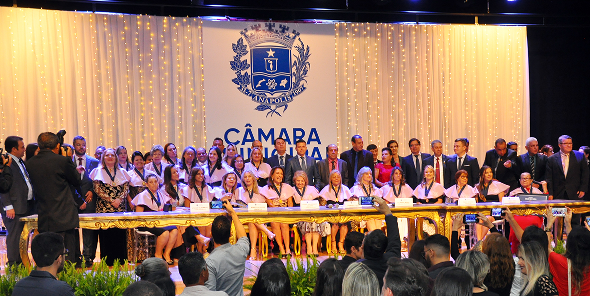 Câmara homenageia mulheres com Medalha Dulce de Faria; cerimônia teve presença da primeira-dama do Estado