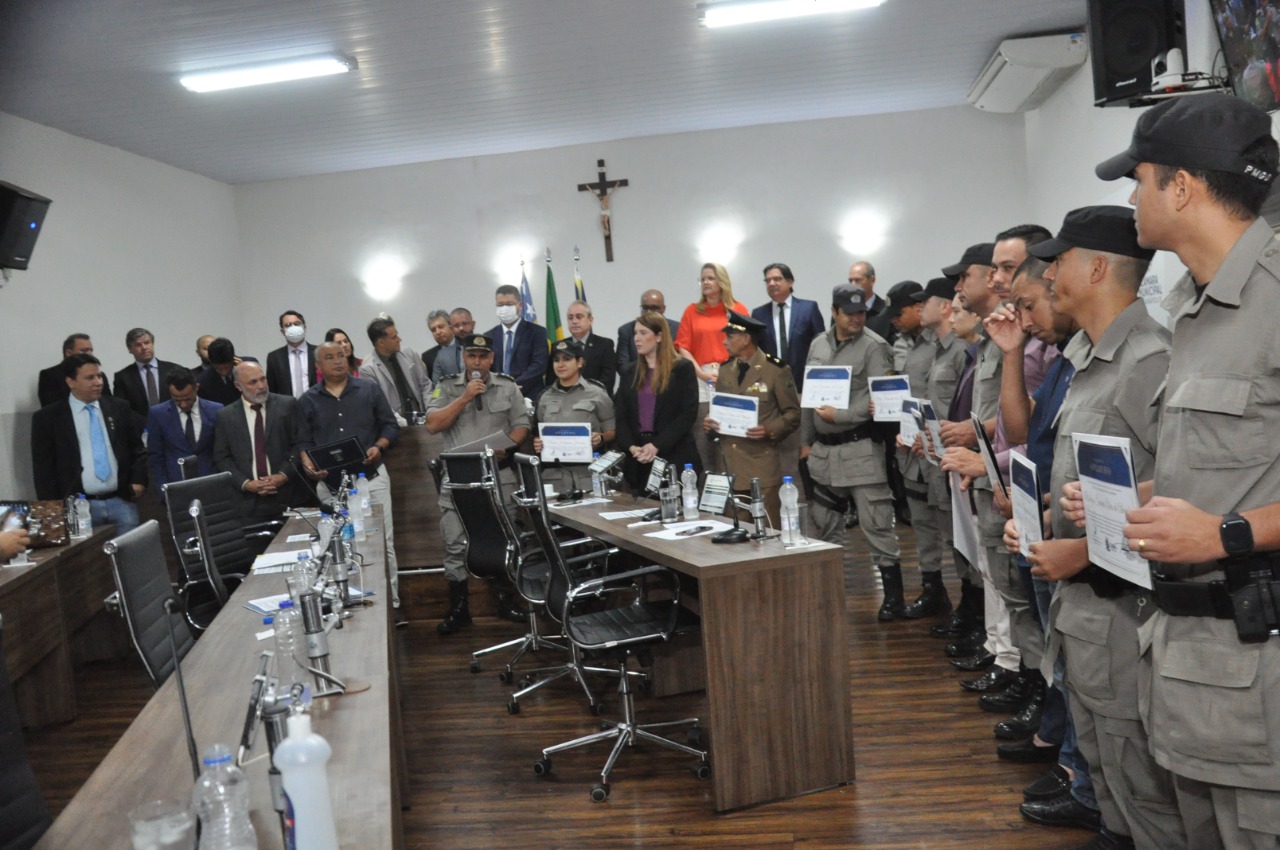 Câmara homenageia policiais do 28º BPM pela prisão de criminoso que agia na zona rural há quatro anos