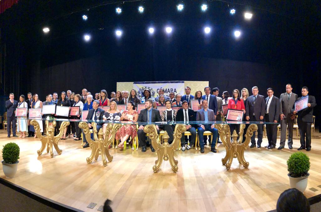 Câmara homenageia professores com Medalha Nadyr de Souza Andrade