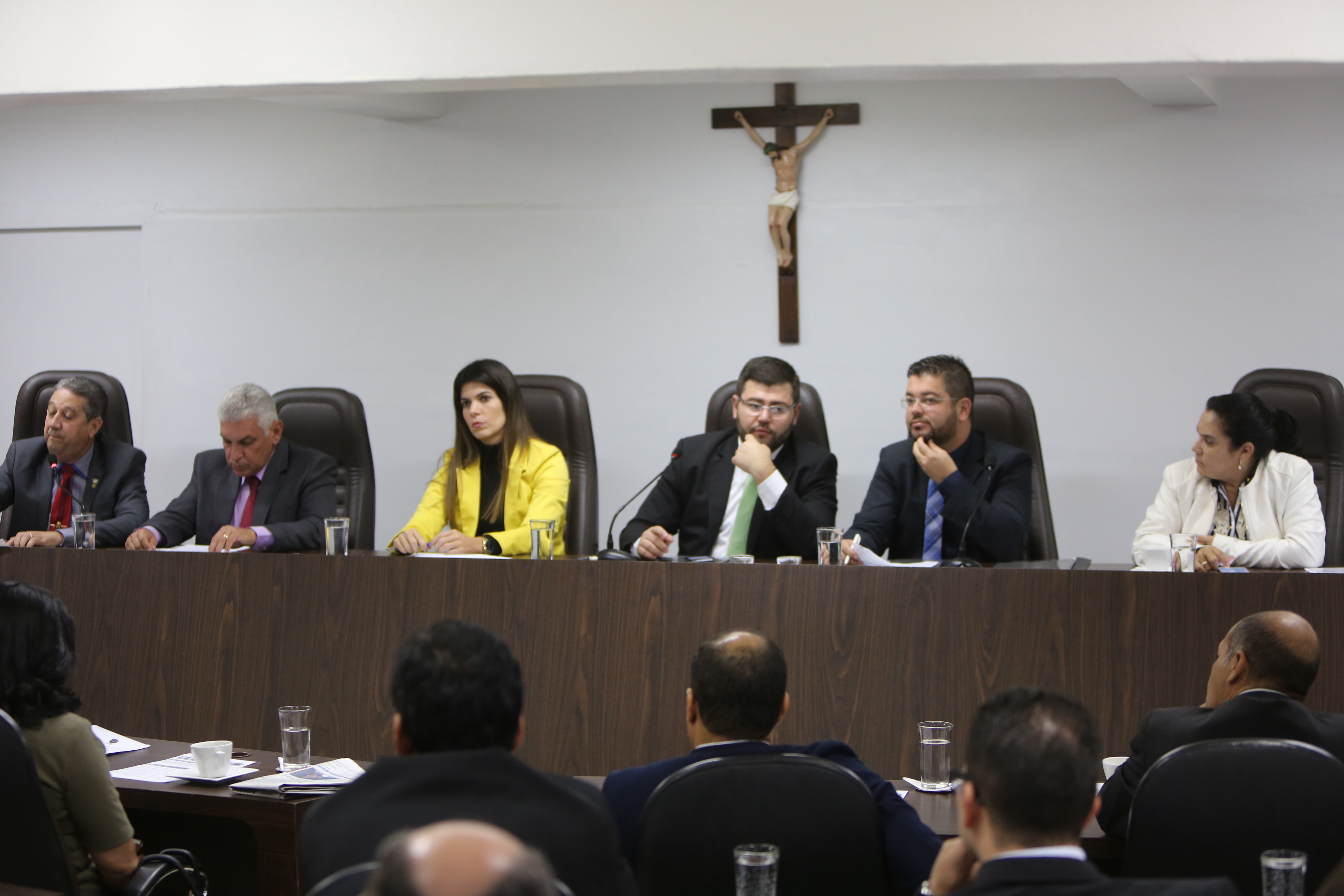 Câmara Municipal aprova seis projetos de lei do prefeito em sessão extraordinária